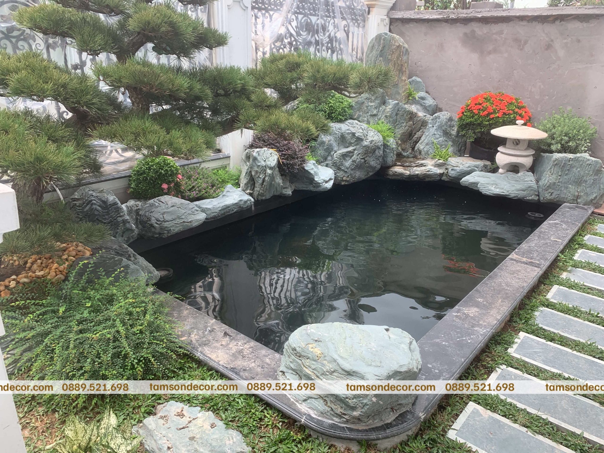 Đá Bước Dạo Quanh Hồ Koi
