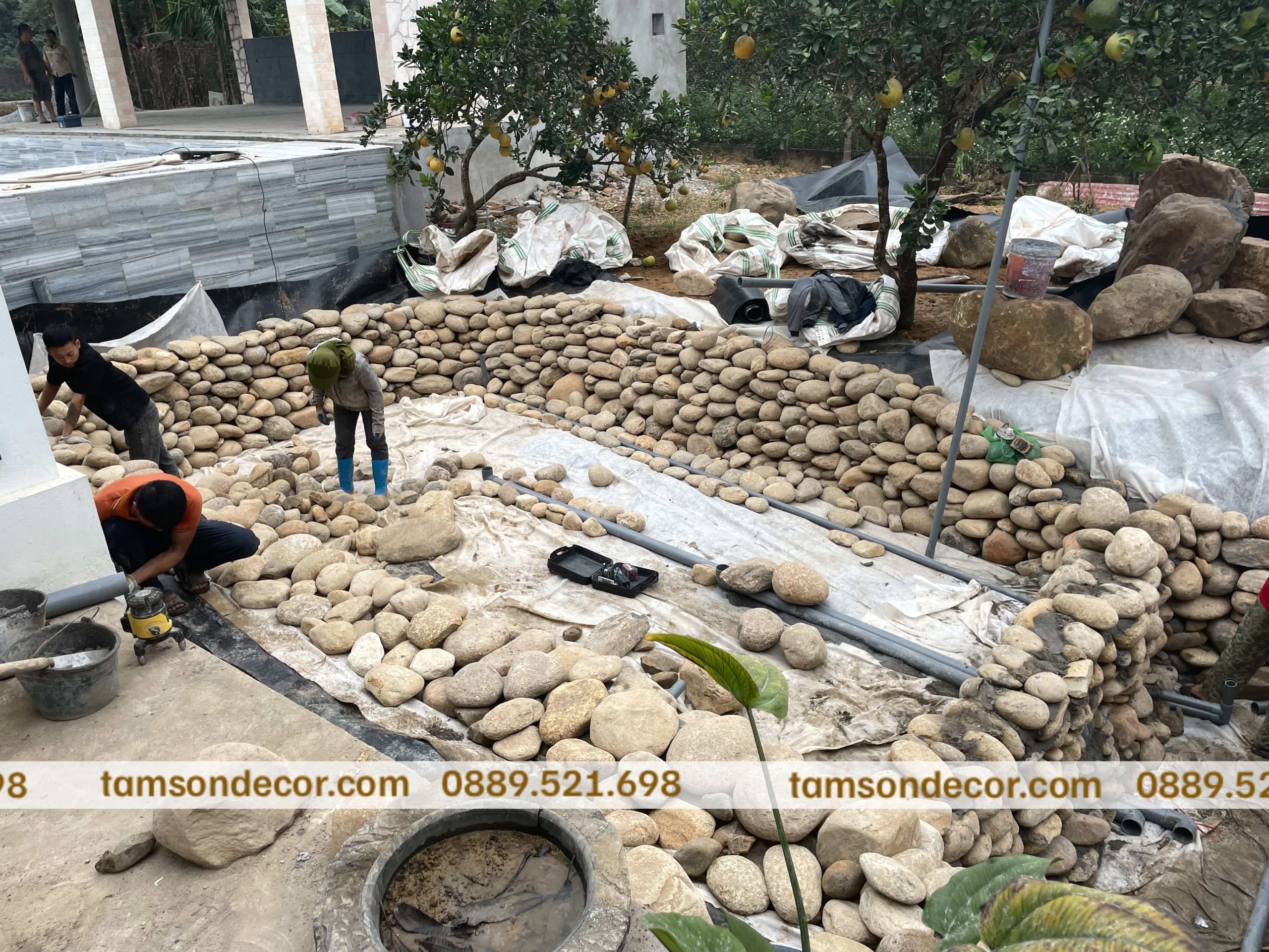 Đá Bước Dạo Quanh Hồ Koi